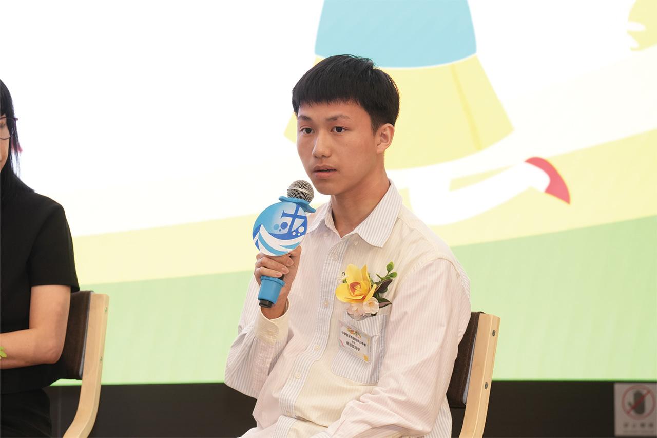  中華基督教會桂華山中學中六學生張恩齊分享學校的關愛文化如何支援他走過學習難關。
